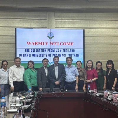 Trường Đại học Dược Hà Nội tiếp đoàn chuyên gia đến từ các trường Đại học từ Hoa Kỳ và Thái Lan